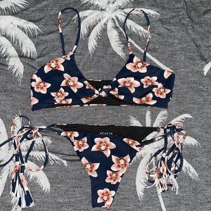 ✨SOLD✨Acacia isles set